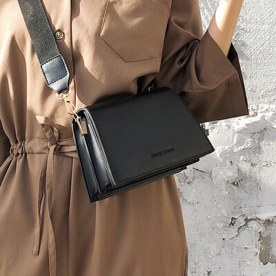 

Chic bag female retro simple wild 2019 new Korean version of the shoulder Messenger bag broadband texture small square bag female