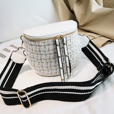 

On the new small Korean version of wide shoulder strap saddle bag 2019 autumn&winter new tide woolen cloth shoulder Messenger