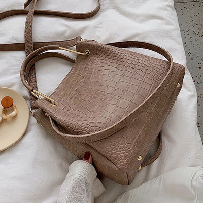 

Womens bag 2019 autumn&winter new Chaohan version of the retro crocodile satchel bag with one shoulder&one hand oblique s