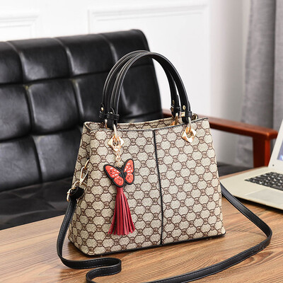 

Middle-aged womens bag Korean version fashion large capacity handheld single shoulder slant mother tide atmosphere