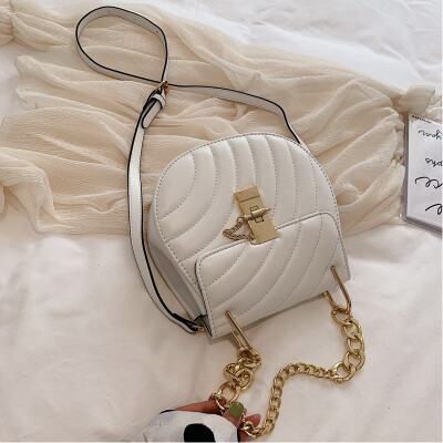 

2019 new bag Korean version of simple shoulder bag Messenger bag small fragrant wind embroidered saddle bag chain bag