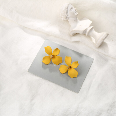 

2019 new brand design fashion spray paint flower earrings asymmetric for women