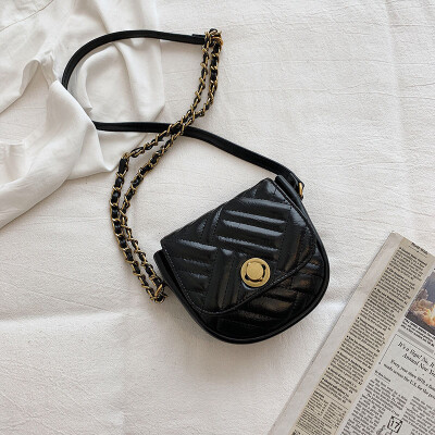 

Small fragrance rhombic embroidered line bag female 2019 new wave Korean version of the wild single shoulder slung fashion chain saddle bag