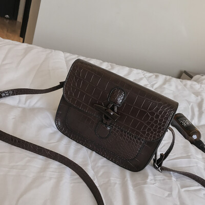

Crocodile pattern saddle bag female 2018 new tide girl Sen small bag wild retro semi-circle bag shoulder Messenger bag