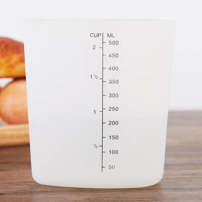 

Greensen 500ml Heart-shaped Silicone Measuring Cup with Clear Scale Display