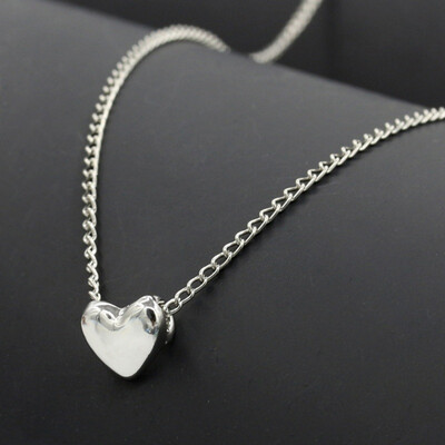 

Women Elegant Short Golden Love Necklace Romantic Heart Pendant Necklaces