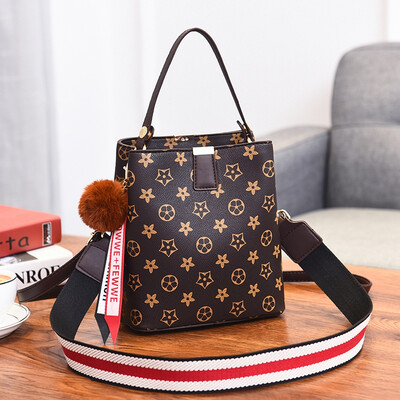 

Womens bags Korean Joker atmosphere portable fashion large capacity shoulder Messenger bag bucket bag