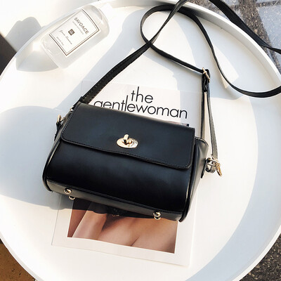 

Autumn&winter small bag female 2018 new wave retro harbor wind small square bag fashion girl shoulder bag wild Messenger bag