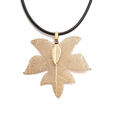 

The New Female Fashion Creative Natural Leaves Maple Leaf Necklace Pendant Gift Sweater Chain Accessories