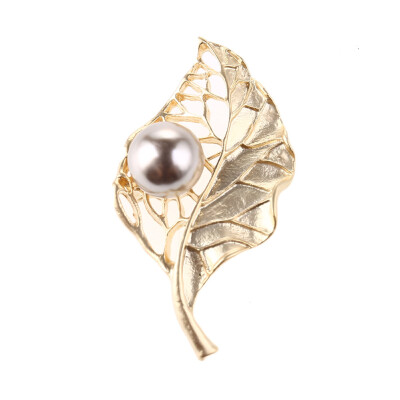 

Women Elegant Hollow Leaves Pearl Brooch Lovely Brooch Charm Jewelry