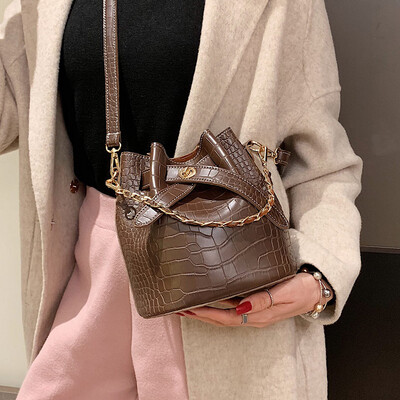 

Ins port wind bucket small black bag female 2019 new Korean fashion chain net red texture shoulder Messenger bag