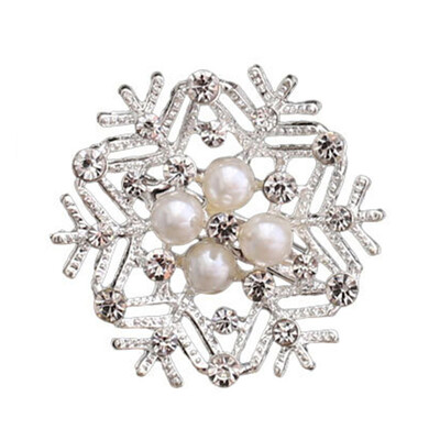 

Snow Flower Brooches Imitation Pearls Snowflake Brooches Elegant Crystal Rhinestone Snowflake Brooch