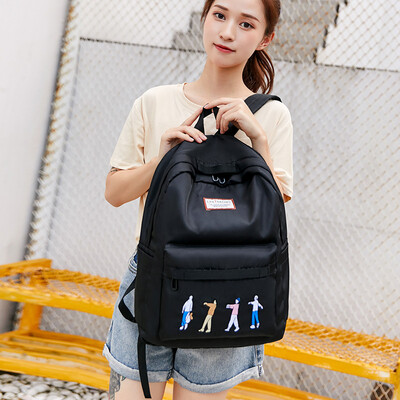 

A Simple Handbag Girl Primary School for Junior High School Students in Xiaoqing New High School