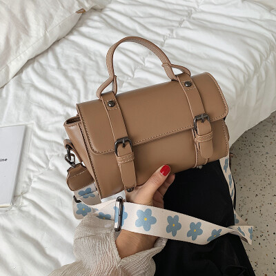 

French small bag female 2019 new fashion hit color handbag wild broadband shoulder slung Boston bag