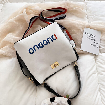 

Women 2019 fallwinter new bag French minority texture bag foreign texture Messenger bag fashion bag