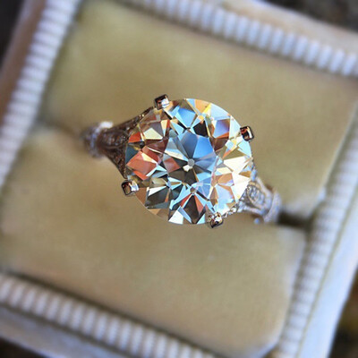 

250ct Round Cut White Diamond Vintage Engagement Ring
