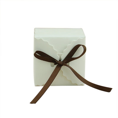 

50pcs Vintage Retro WhiteKraft Mini Kraft Paper Box DIY Wedding Favor Gift Box Small Single Cake Box Packaging With Ribbon