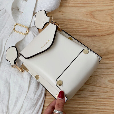 

Hong Kong style retro rivet small square bag women 2019 autumn new shoulder bag cultural chic Messenger bag