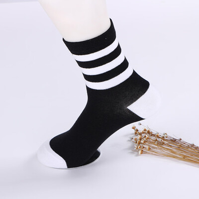 

White With Black Simple Sporty Style Short Socks Women Cotton Star Ankle Socks Female Fashion Striped Socks