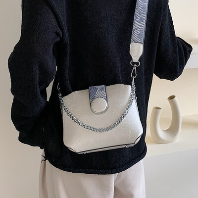 

Fashion female bag 2019 new retro temperament girl chain handbag retro single shoulder diagonal package small square bag