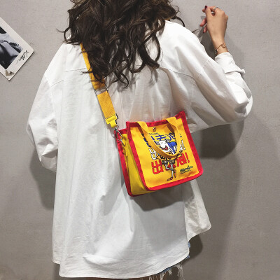 

Ins super fire handbag female 2019 new cartoon printing Messenger bag summer net red canvas shoulder bag tide