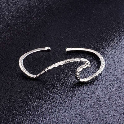 

Casual Fashion Women Charm Bracelets & Bangles Waves Punk Cuff Bracelet Bangle Open Wristband Jewelry Fashion For Girls