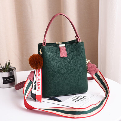 

On the new womens bag tide Korean version of Joker shoulder Messenger bag fashion broadband simple bucket bag