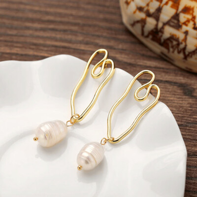 

Retro Freshwater Pearl Earrings Creative Temperament Simple Wild Slim Earrings