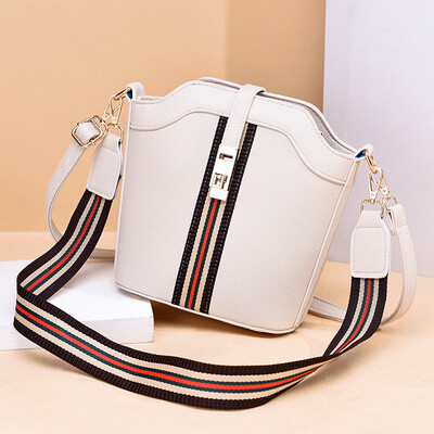 

Autumn&winter bucket Korean version of Joker Messenger bag texture foreign gas net red ins student small single shoulder