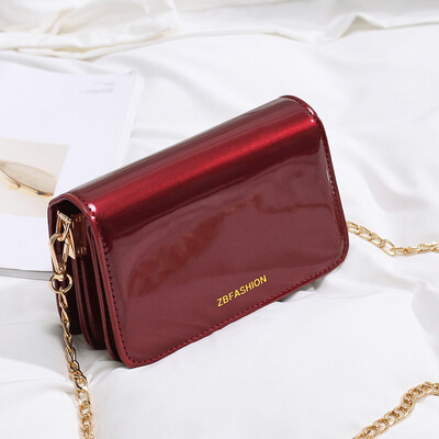

Net red black bag on the new bag female 2019 new wave fashion patent leather glossy single shoulder slung chain small square bag