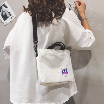 

Small bag female 2019 new fashion cartoon printing shoulder bag Korean version of Harajuku student canvas Messenger bag