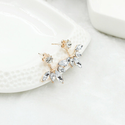 

Korean Style Fashion Elegant Rhinestone Daisy Flower Stud Earrings For Women Chic Stud Earrings Female Casual Ear Jewelry Gift