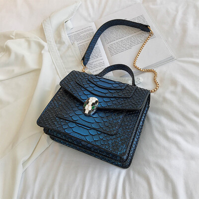 

Qiao Bani 2019 new European&American style fashion street beat snake pattern BV snake head flip cover bag shoulder shoulder diagonal female bag
