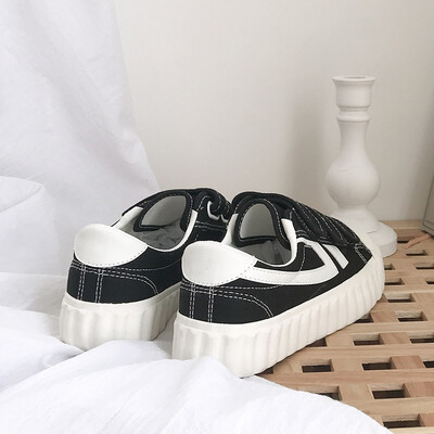 

White shoes 2019 new summer Korean version of Joker student net red tide shoes hook&loop lazy summer canvas shoes women