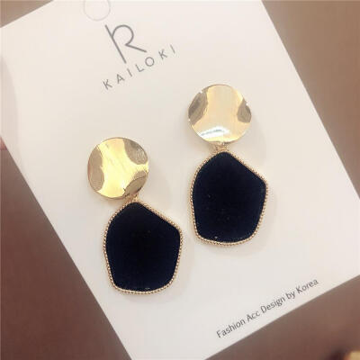 

2018 New Arrival Zinc Alloy Vintage Geometric Women Dangle Earrings South Koreatemperament Irregular Plush Simple Metal Earrings