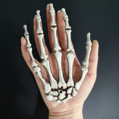 

2Pcs Halloween Skeleton Human Hand Bone Party Haunted House Decoration Props
