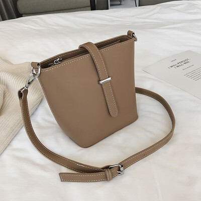 

New bag handbags new 2019 fashion Korean version of the wild shoulder slung large capacity simple leisure bucket bag