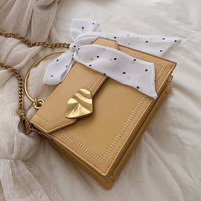 

New women 2019 new Korean scarf Joker portable small square bag fashion foreign style shoulder Messenger bag on the North Bag