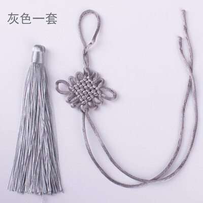 

Exquisite Chinese knot pendant features handmade crafts