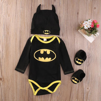 

Newborn Baby Boy Girl Clothes Batman RompersShoesHat Costumes 3Pcs Outfits Set