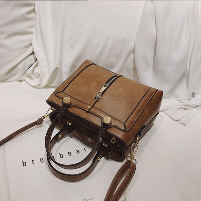 

Ins small bag female chic retro simple wild 2019 new wave Korean version of the slung shoulder portable small square bag
