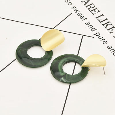 

Korean New Round Earrings Resin Black White Acetic Acid Dangle Drop Earrings For Women Statement Earings Fashion Jewelry 2019