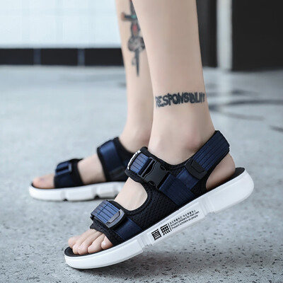 

2019 new summer boy big boy all black sandals boy high school students Korean version of soft bottom open toe leather beach shoes