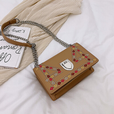

Early autumn fashion embroidered bag 2019 new fashion beaded chain small square bag womens shoulder Messenger bag tide