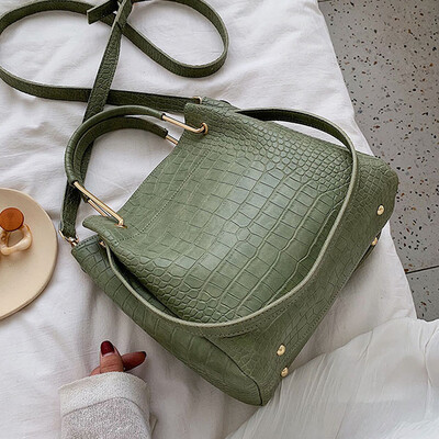 

Womens bag 2019 autumn&winter new Chaohan version of the retro crocodile satchel bag with one shoulder&one hand oblique s