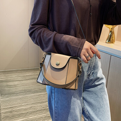 

New chic retro bag female 2019 new Korean version of the wild single shoulder slung fashion portable leisure bucket bag