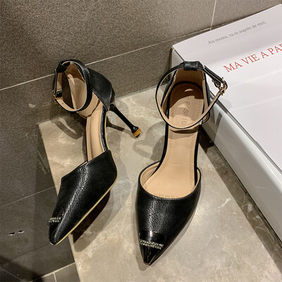 

French girls high heels follow 2019 new one-word buckle water drill pointed network celebrity cat heel sandals tide