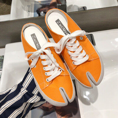 

Canvas slippers for women wearing summer Korean version of Baitao lace-up half-dragged split-toed leopard-print flat-soled Muller