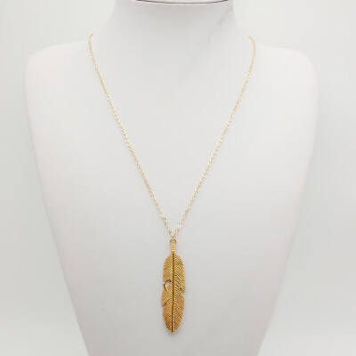 

Fashion Simple Gold Color Meter Feather Pendant Necklace for Women Leaf Shaped Female Long Sweater Chain Girls Jewelry Gifts