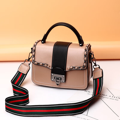 

In summer the Korean version of the New Bag Girl Bag Chao has a wide-band handbag with one shoulder&one shoulder inclined bag